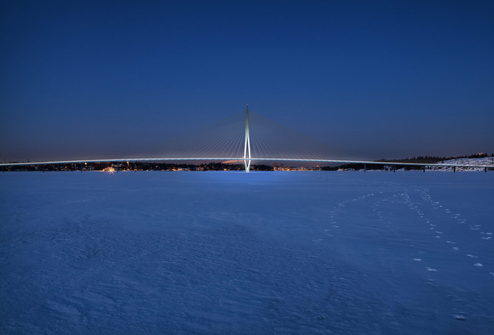 Night snow image of Kruunusilat Bridge